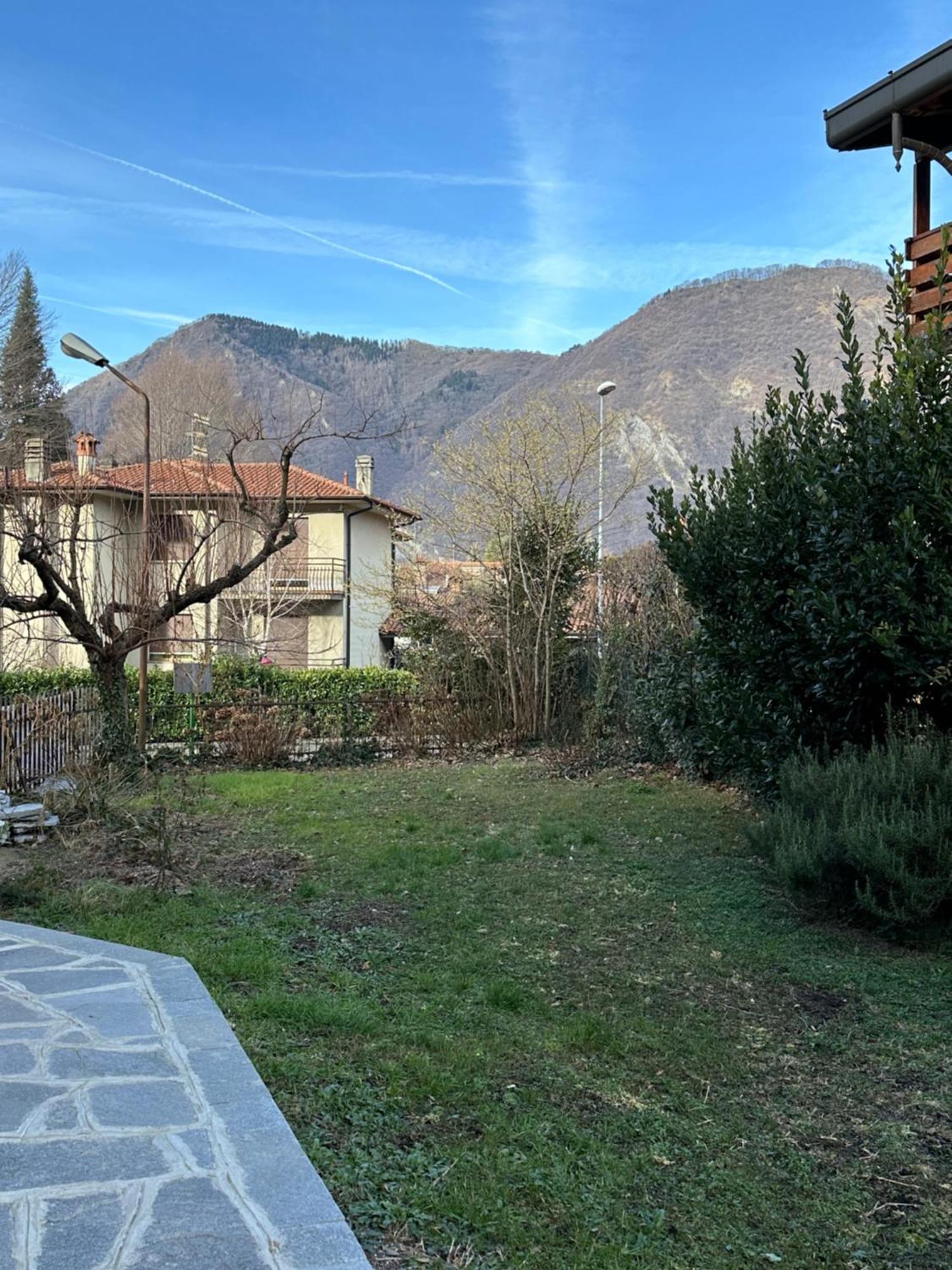 A Due Passi Dal Lago Canzo Buitenkant foto