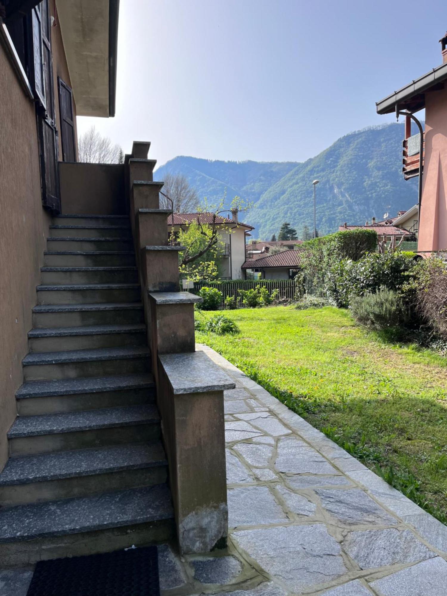 A Due Passi Dal Lago Canzo Buitenkant foto