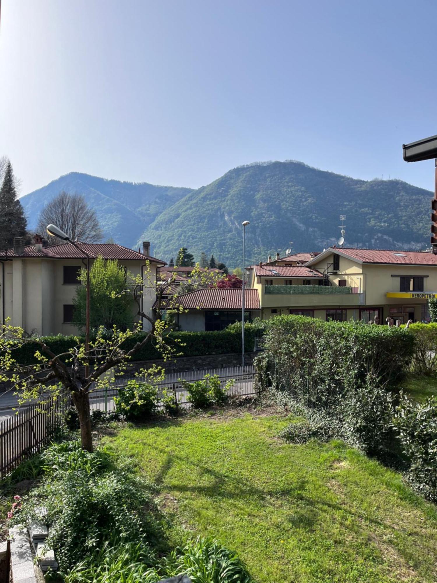 A Due Passi Dal Lago Canzo Buitenkant foto